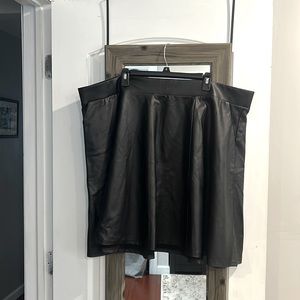 Fake leather skirt with pockets